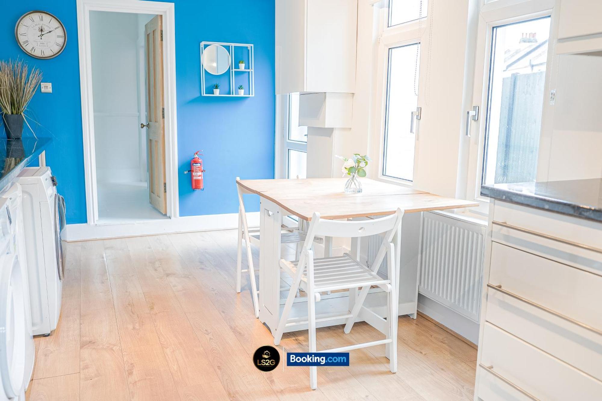 Stunning House By Ls2g Short Lets & Serviced Greater With Free Wifi Londra