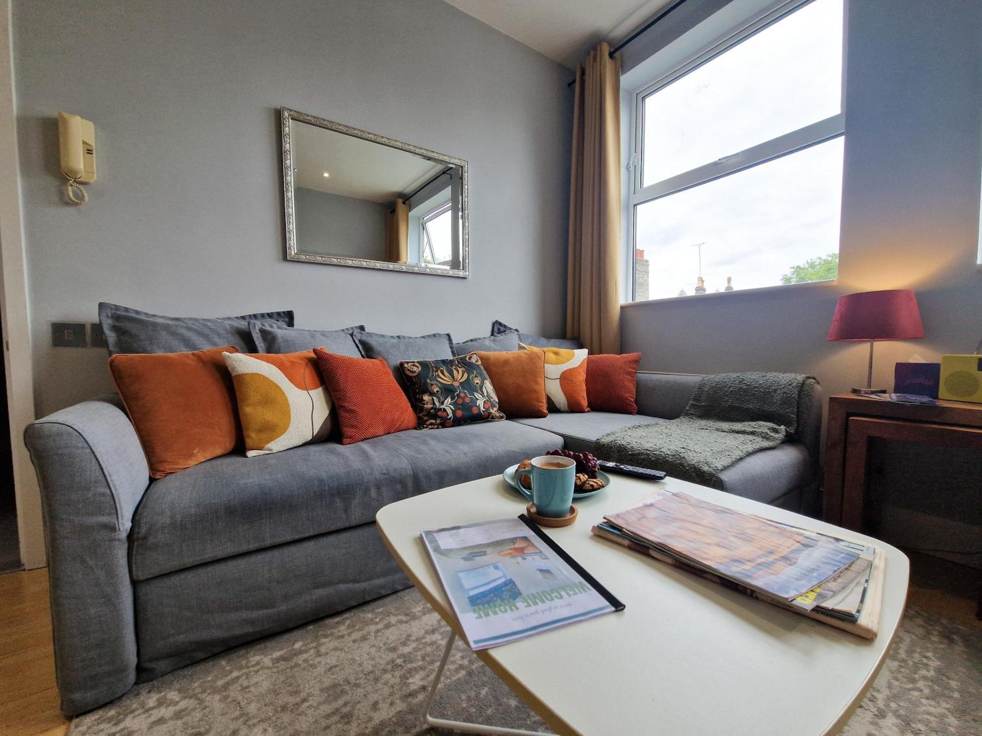 1-bed Apartment, Close To Kensington Olympia With Free Wi-fi & Netflix Londra