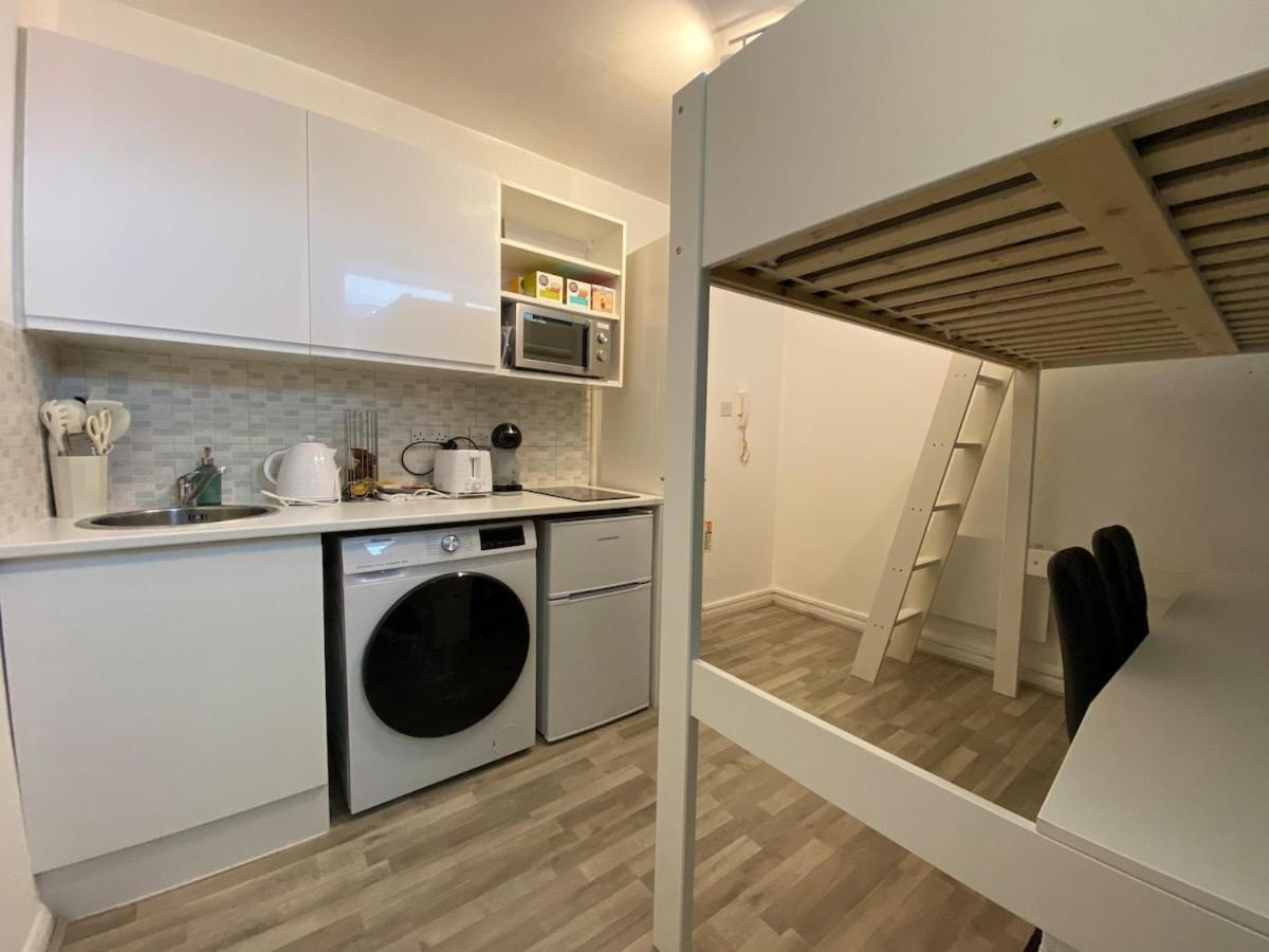 Bright And Compact In The Heart Of Lägenhet London