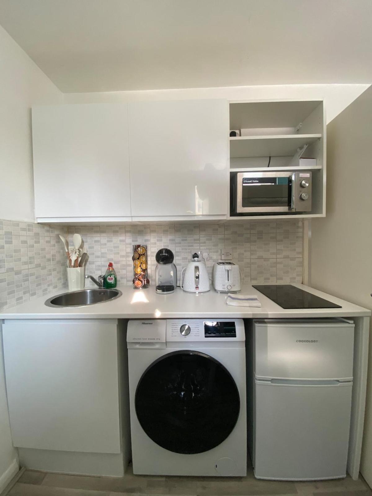 Bright And Compact In The Heart Of Lägenhet