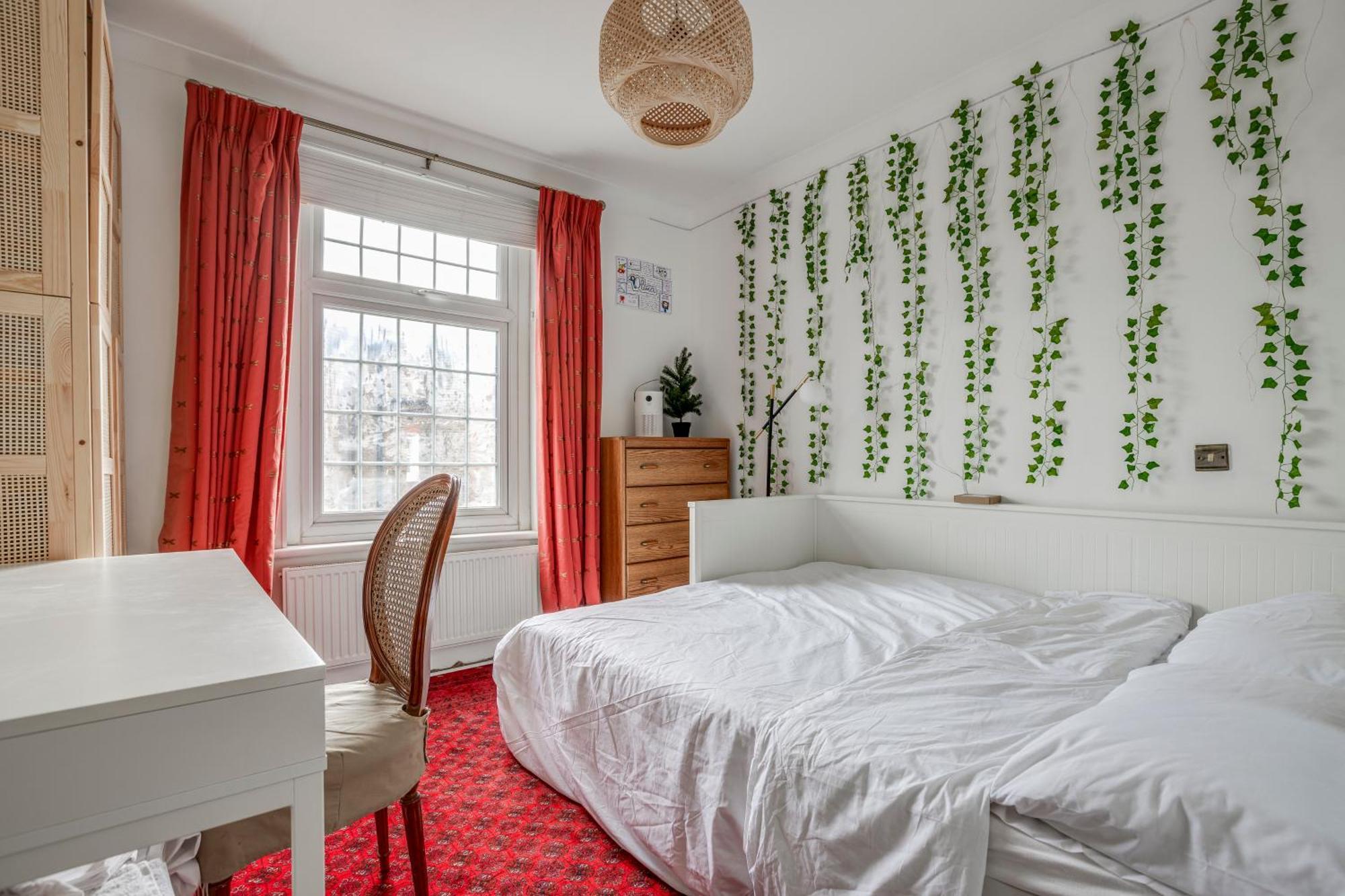 Classic House & Garden 25mins From Museums Ferienhaus