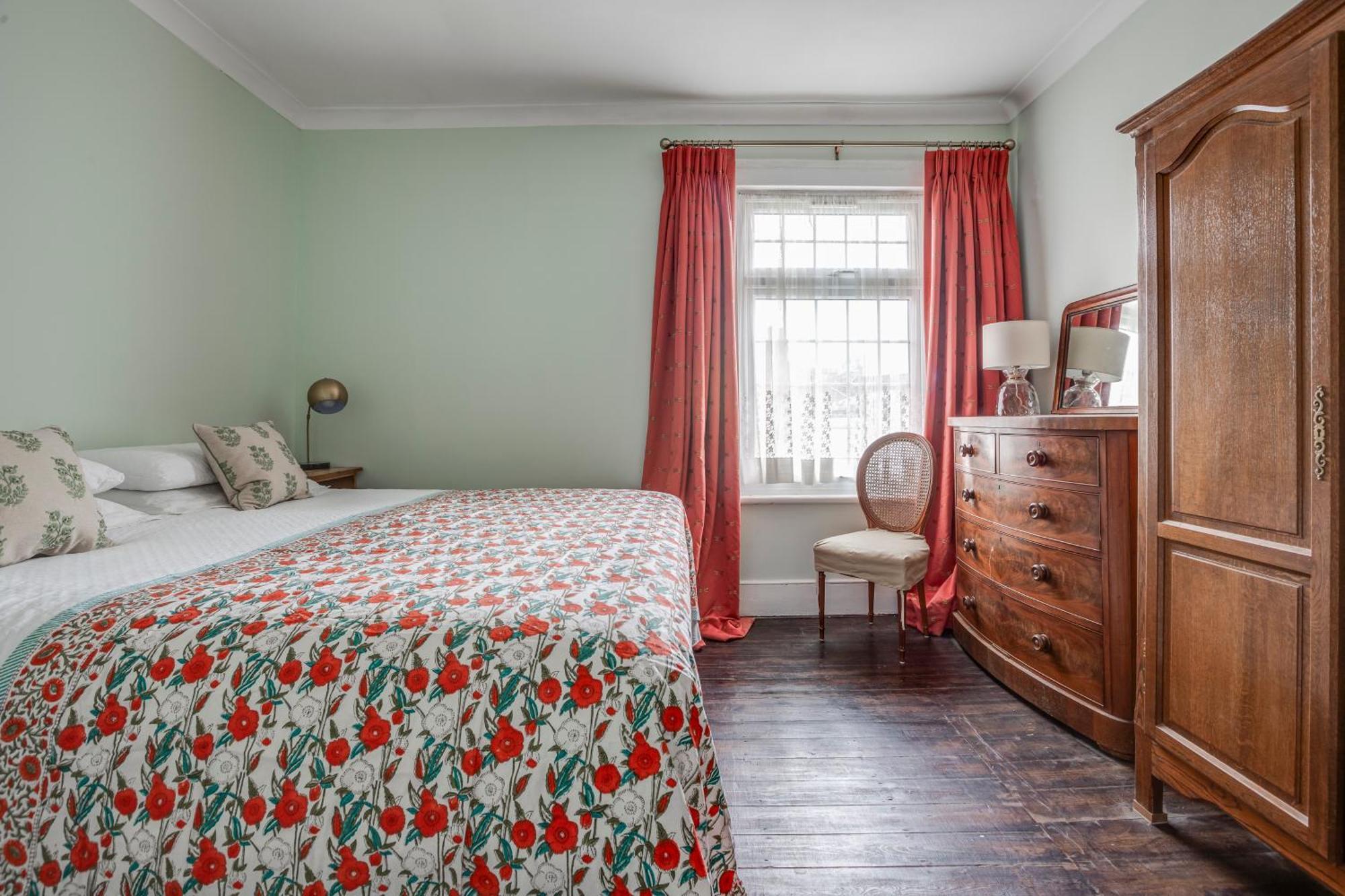 Ferienhaus Classic House & Garden 25mins From Museums London