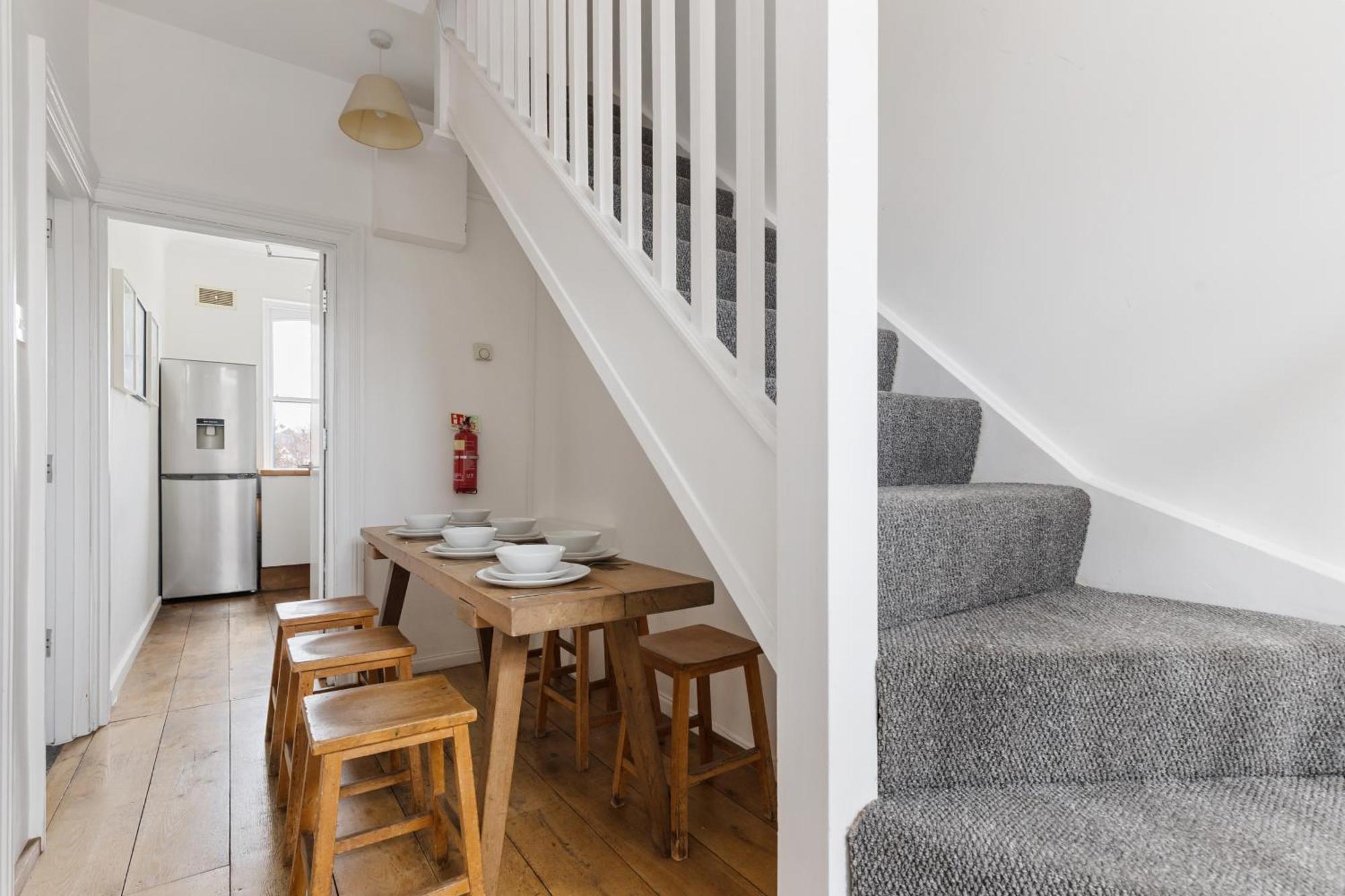 Modern 3br In London, Huge Terrace & Sleeps 10 *