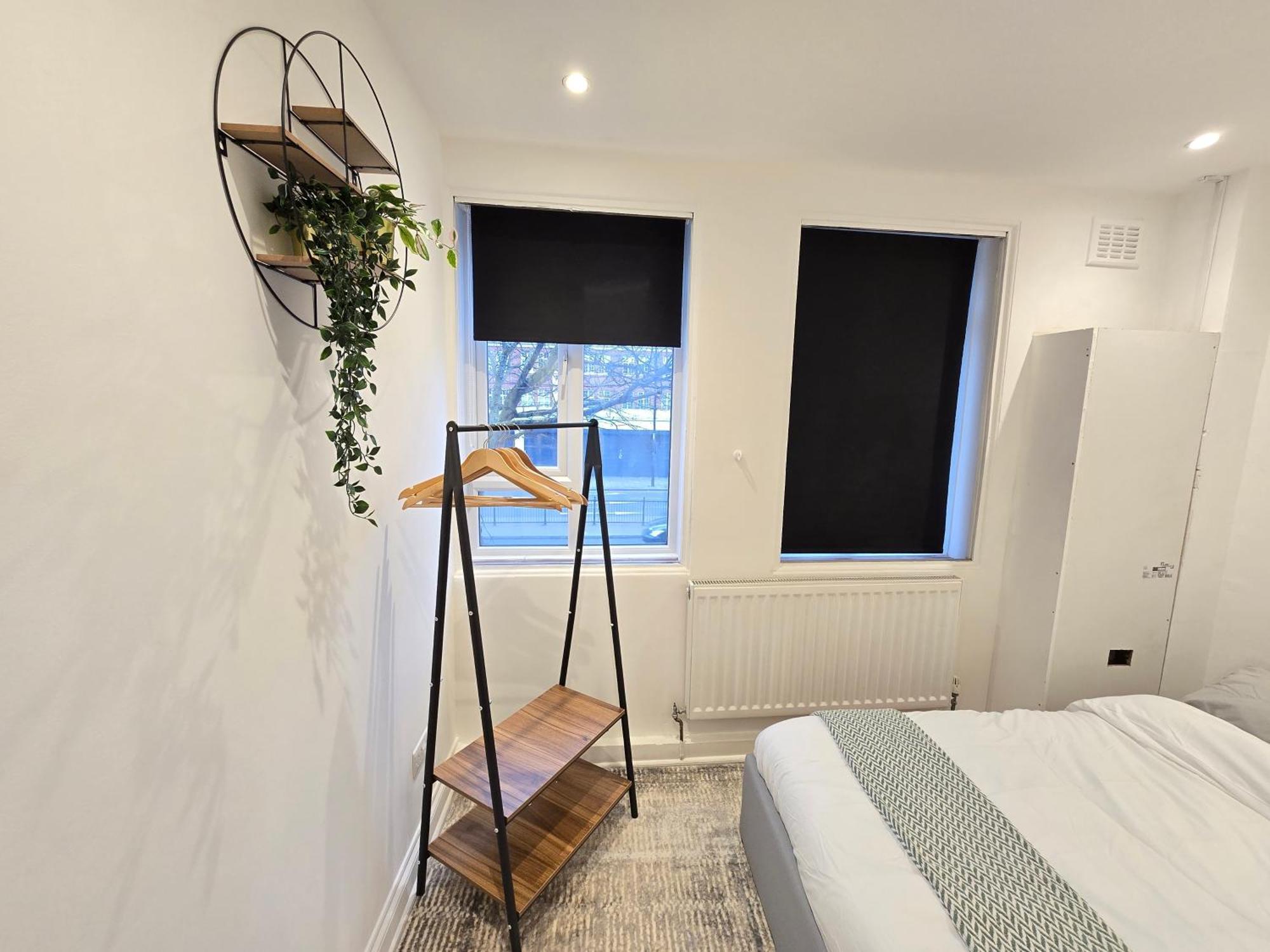 Stylish Flat 10 Mins From Train, Near Emirates & Camden Apartment