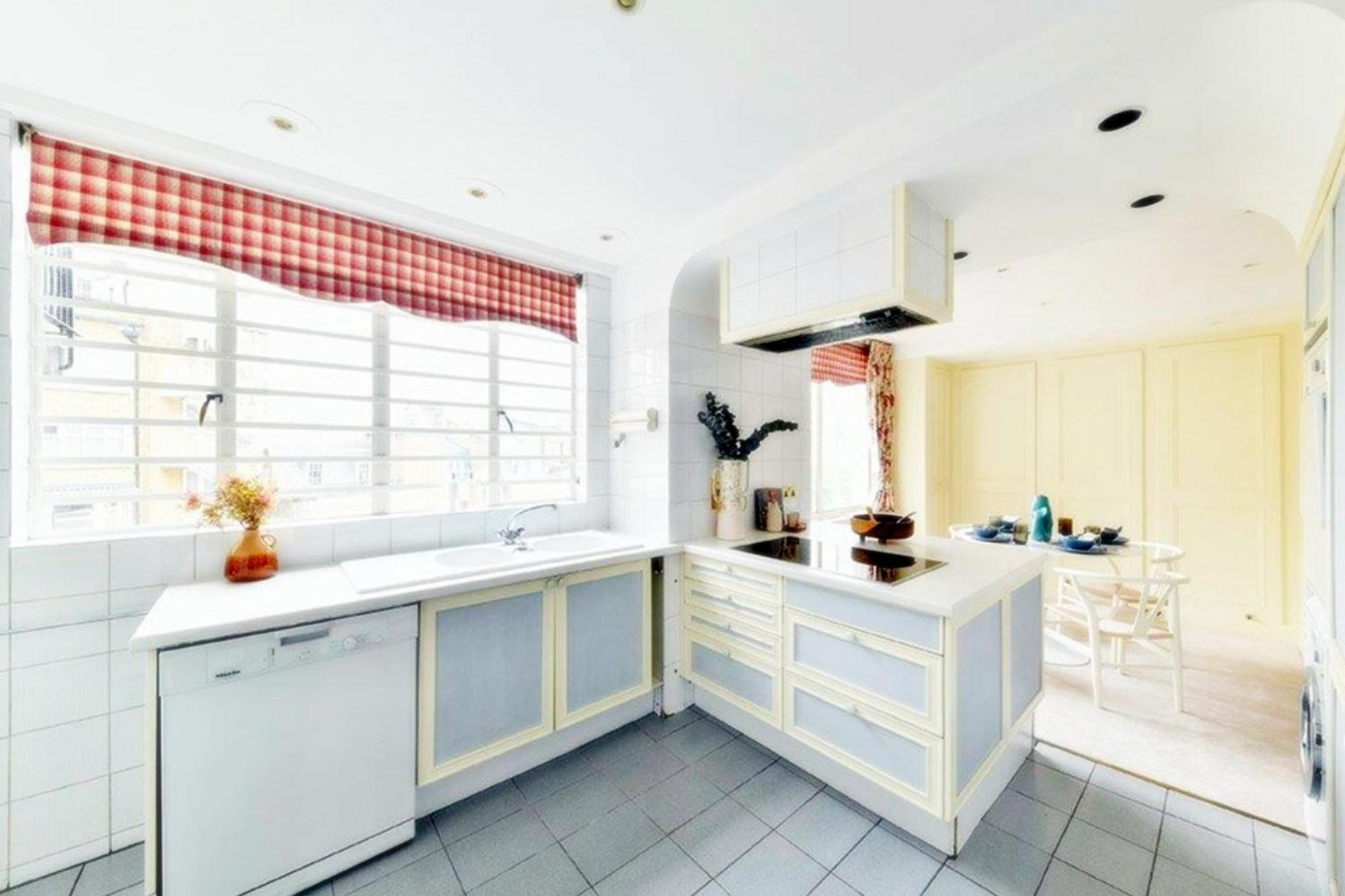 Well-maintained 4-bedroom Flat With Full Amenities Apartment