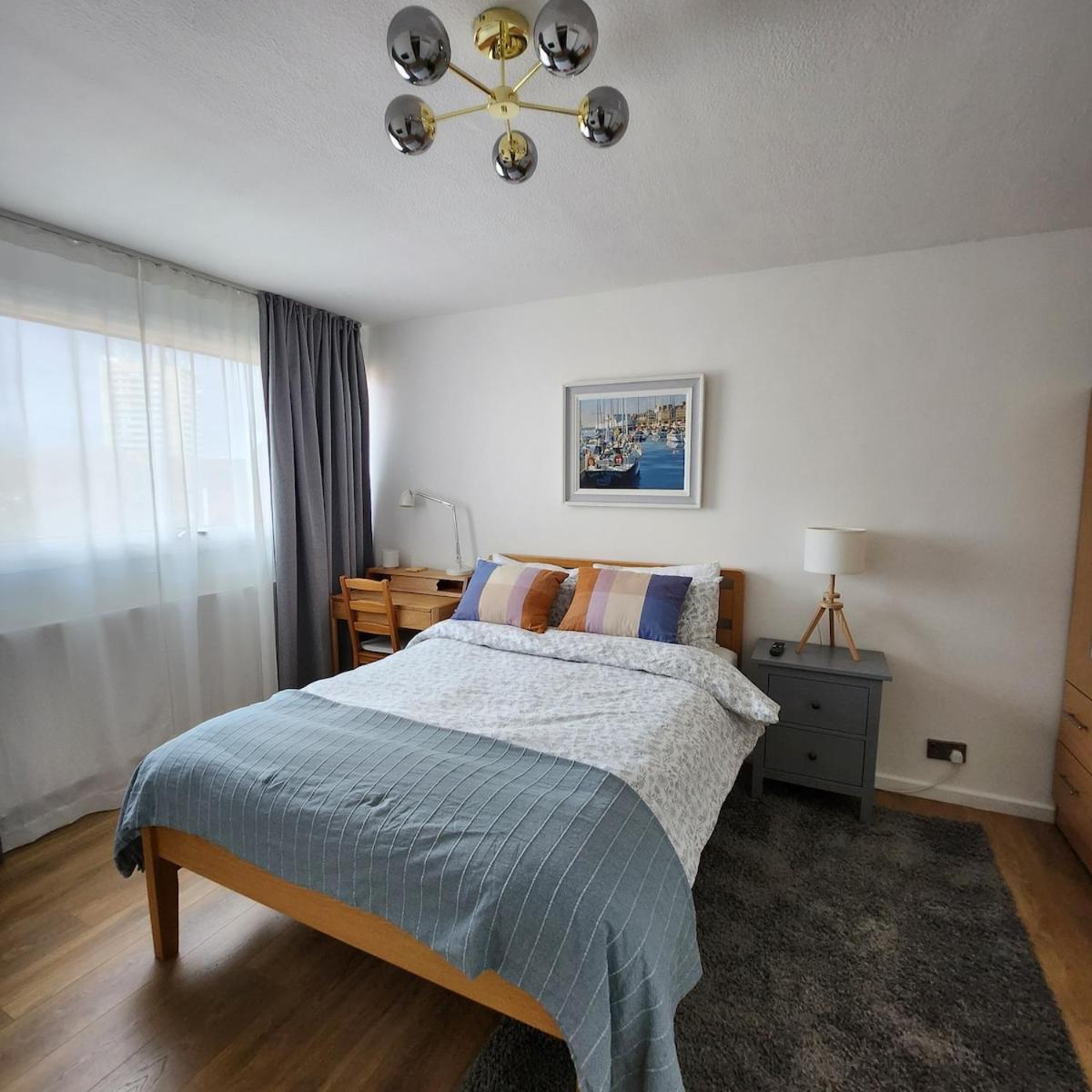 Pimlico Flat With Views Of Zone 1