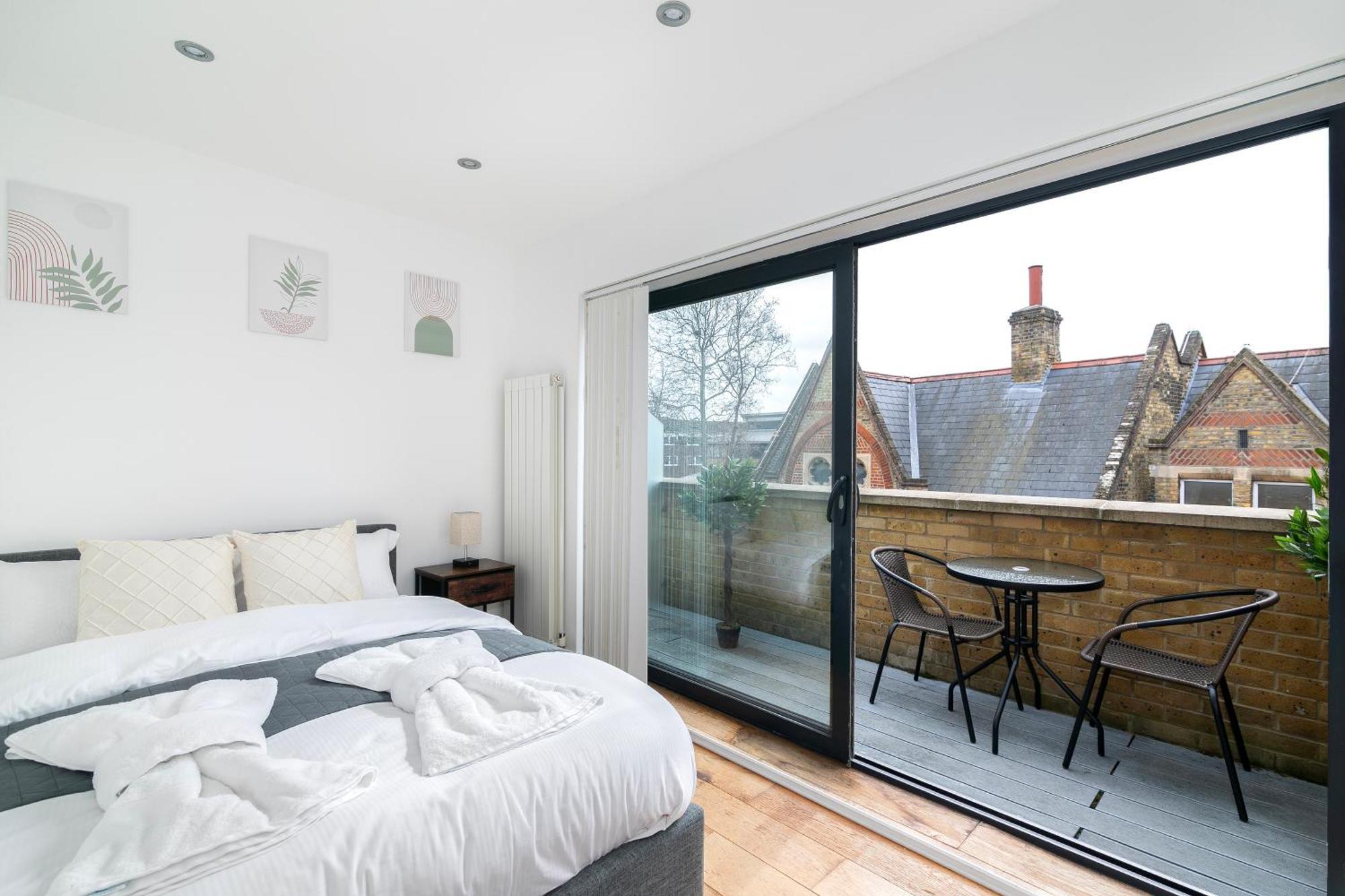 Brick Lane E2 3 Bedroom 2 Living 2 Bathroom Balcony