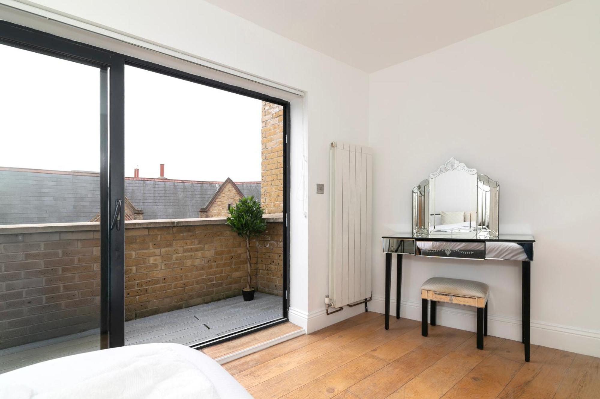 Brick Lane E2 3 Bedroom 2 Living 2 Bathroom Balcony London