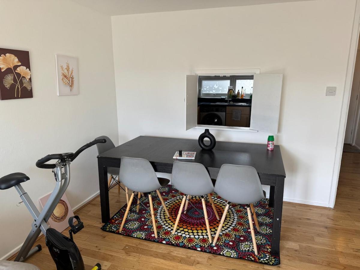 Modern 2 Bedroom Terrace Leilighet London