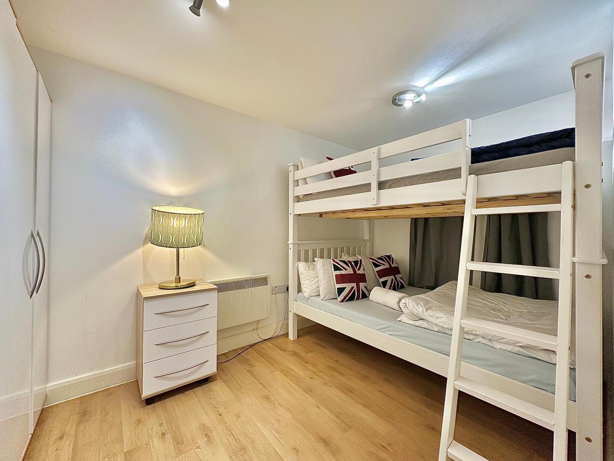 Large Flat In West Lejlighed *