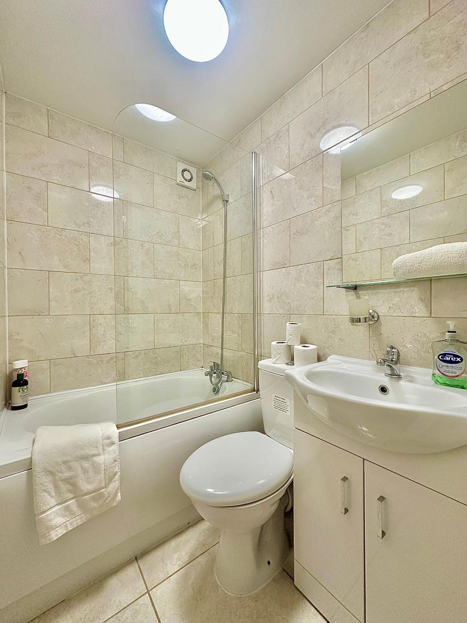 Lejlighed Large Flat In West *