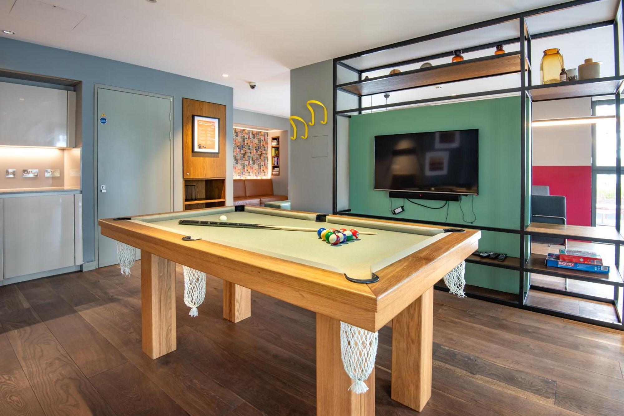 Montana - Modern Comfort & Prime Location Appartement Londen