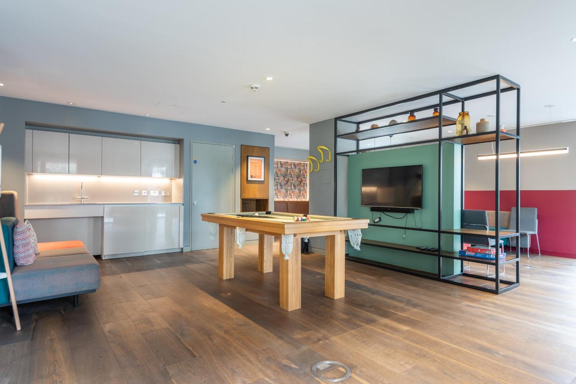 Montana - Modern Comfort & Prime Location Appartement Londen