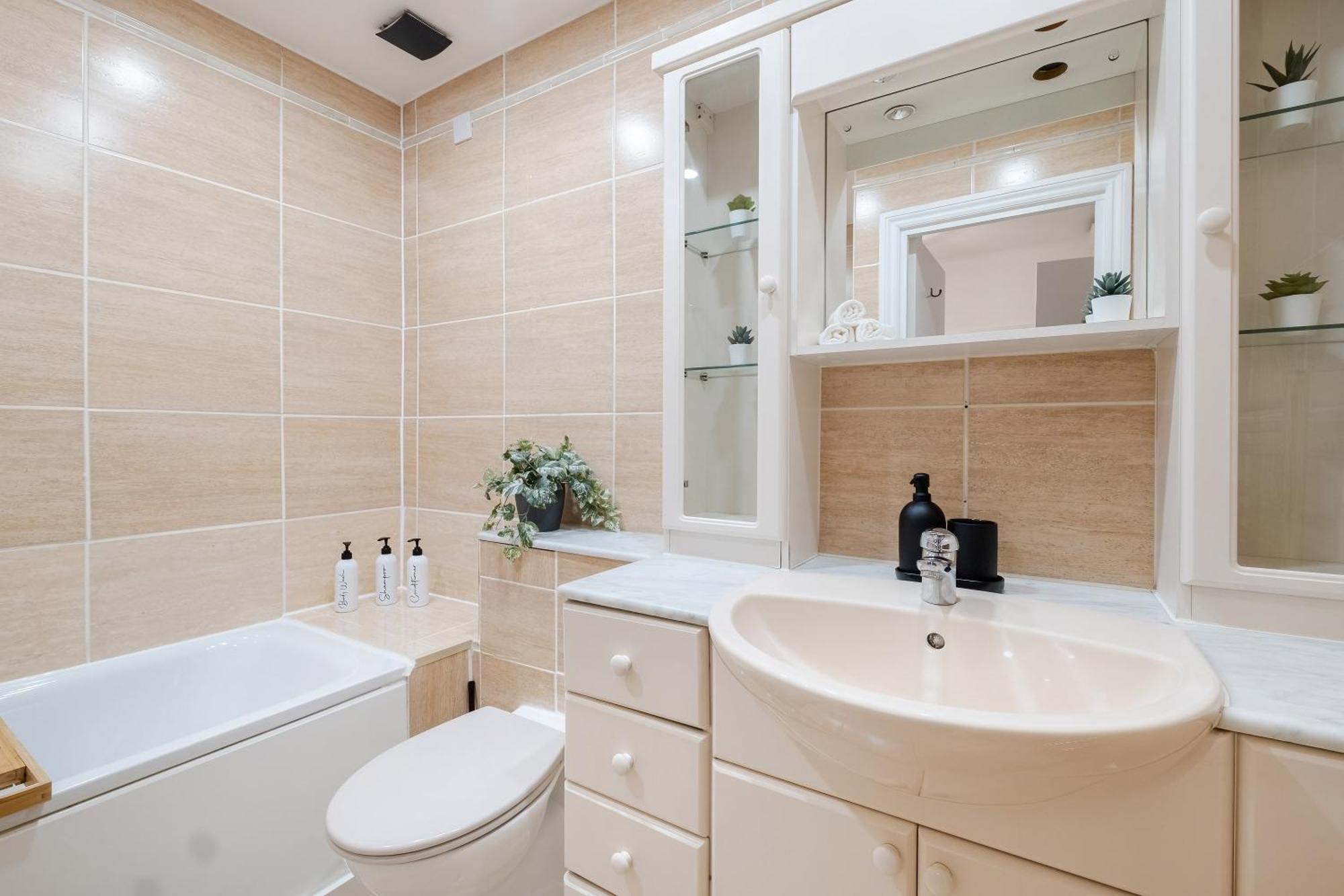 2 Bedroom In Harley Street Ferienhaus
