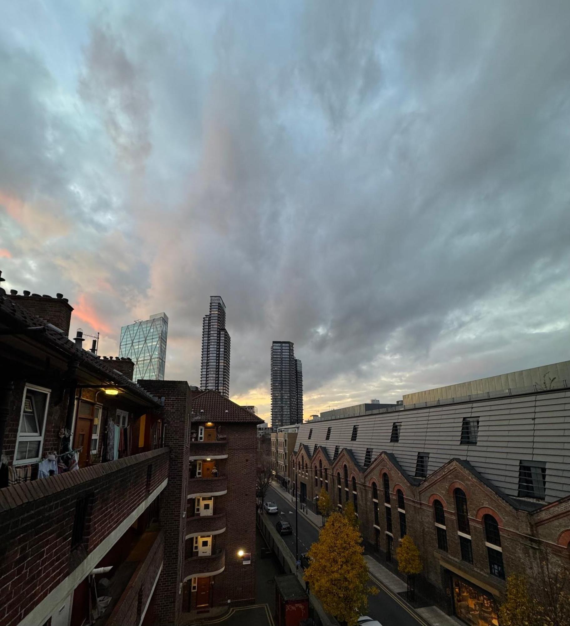 Modern Flat Overlooking Shoreditch Lägenhet London