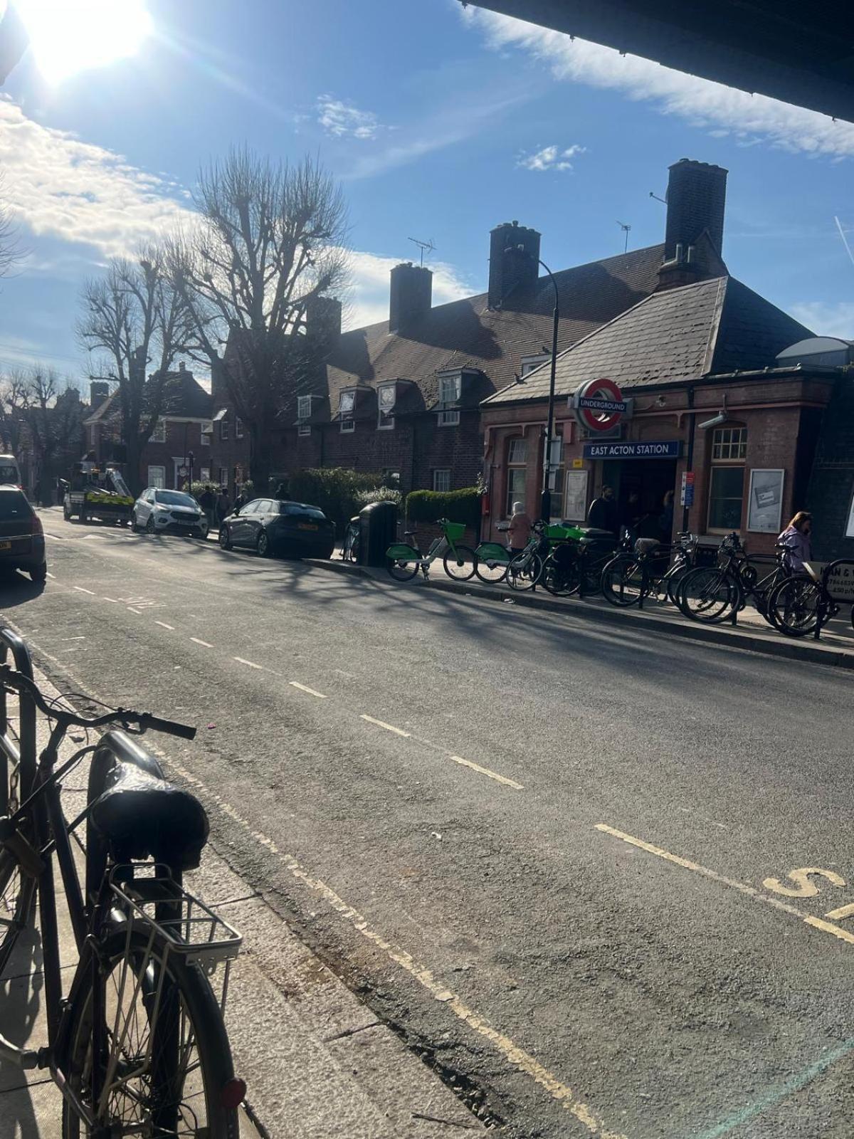 Guest house Good Priced Single In East Acton London
