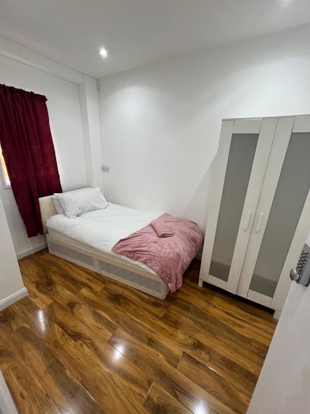 Gæstehus Good Priced Single In East Acton London