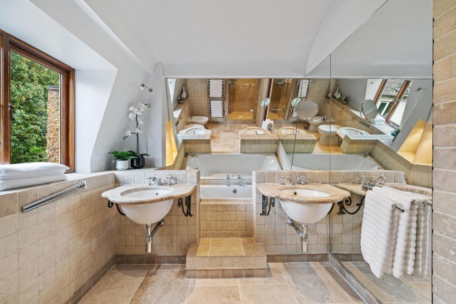 Holiday home Luxurious 4 Bedroom In Kensington