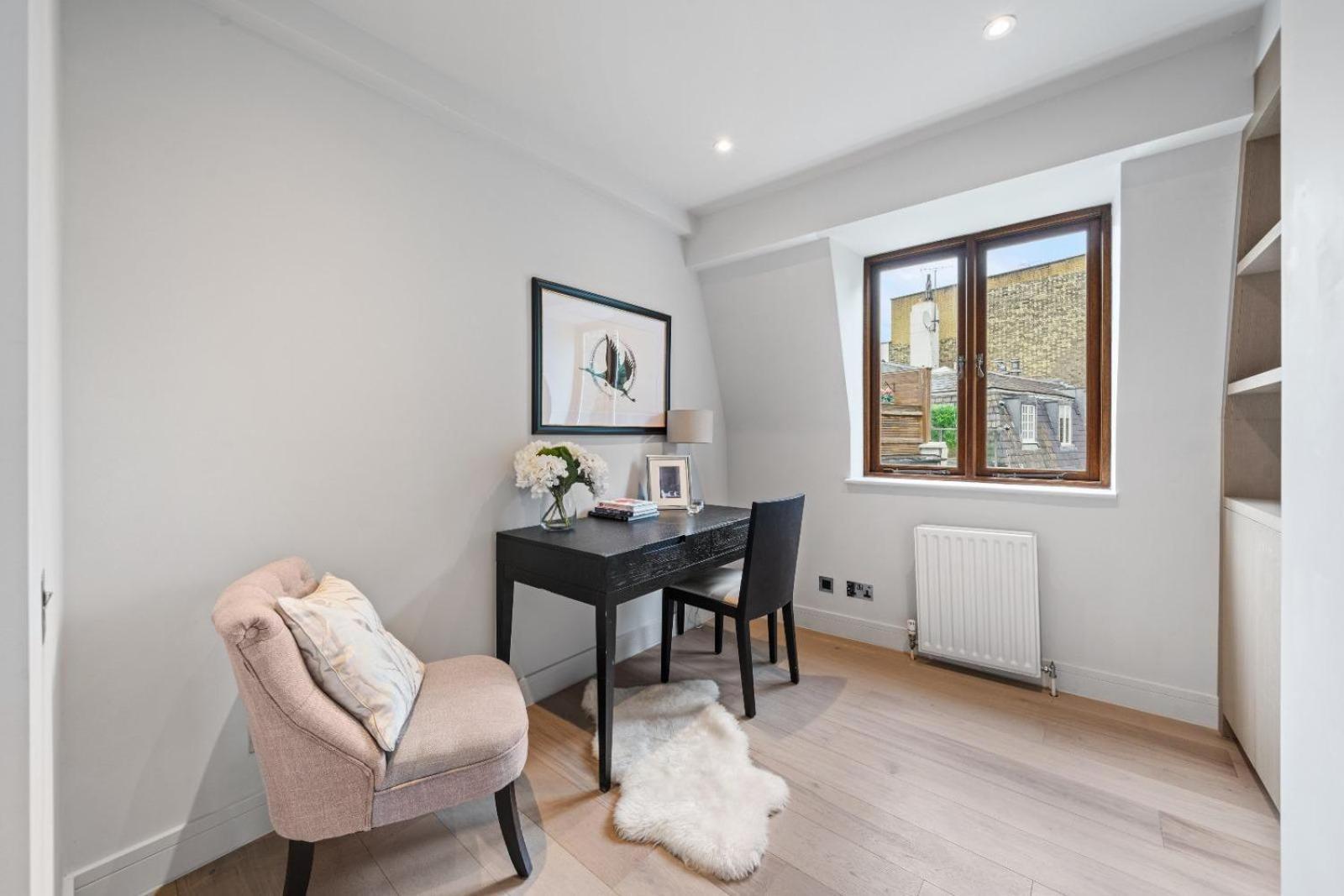 Luxurious 4 Bedroom In Kensington Holiday home