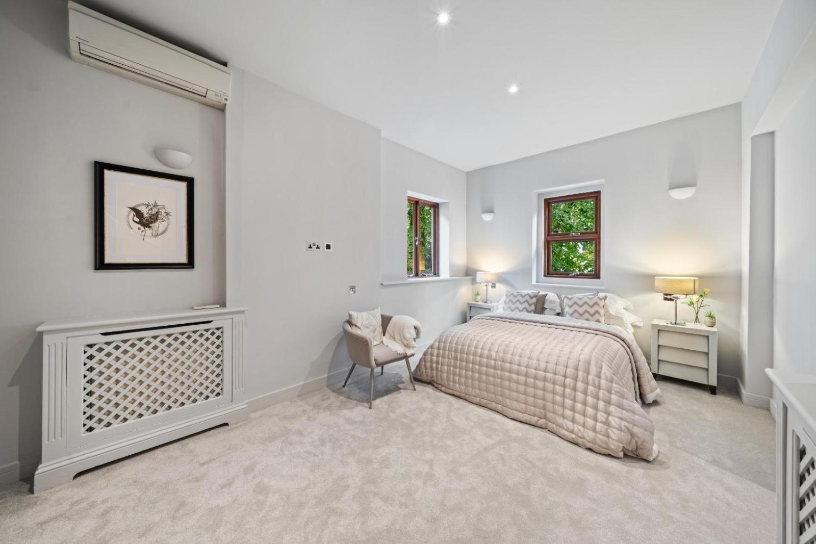 Luxurious 4 Bedroom In Kensington Holiday home