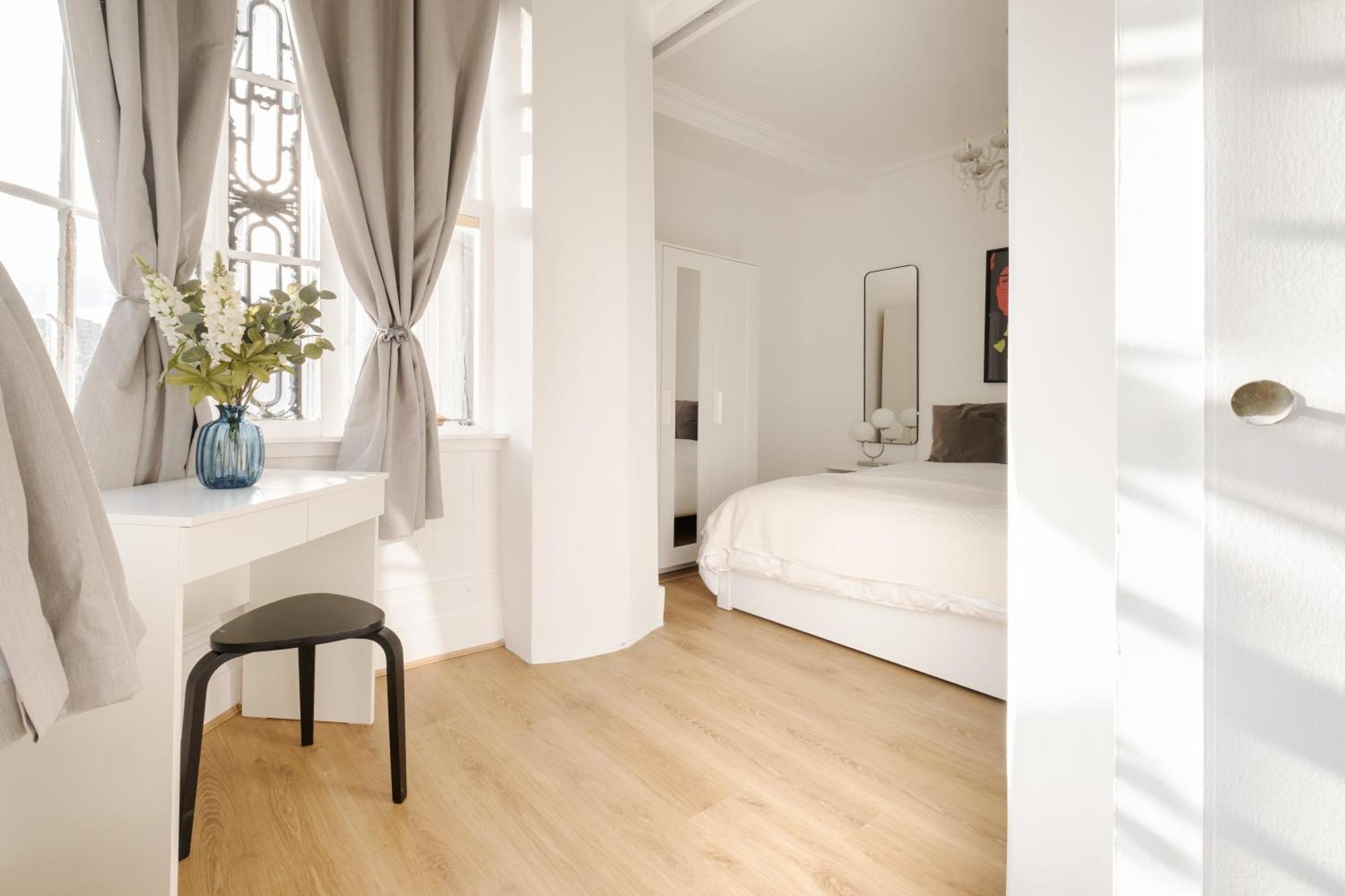 2 Bedroom In Harley Street Ferienhaus *