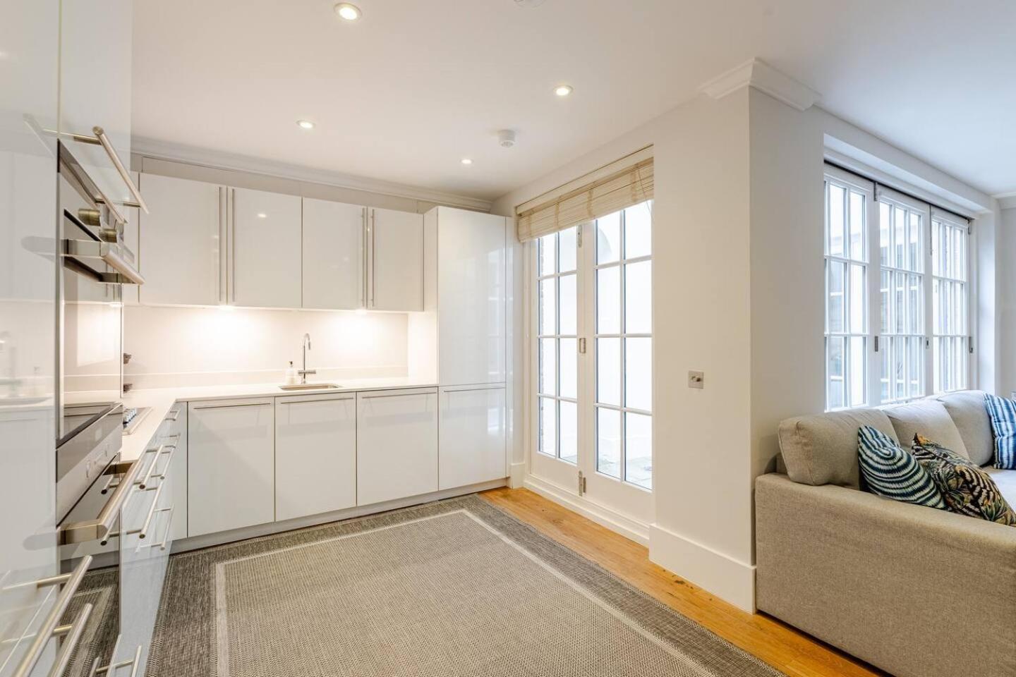Lavish Designer 3 Bed Near Oxford Street Lägenhet London