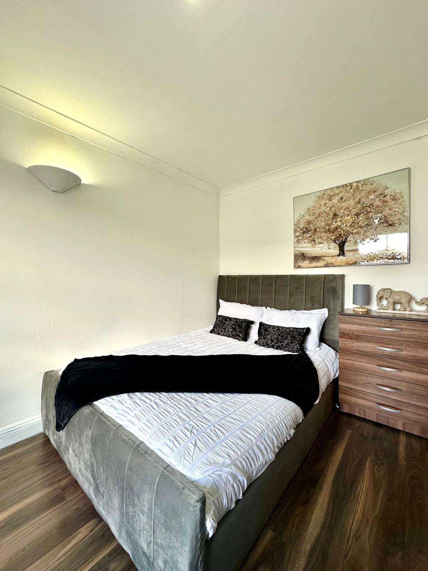 Spacious 4- Bedroom Flat! Kings Cross, St Pancras * Londen