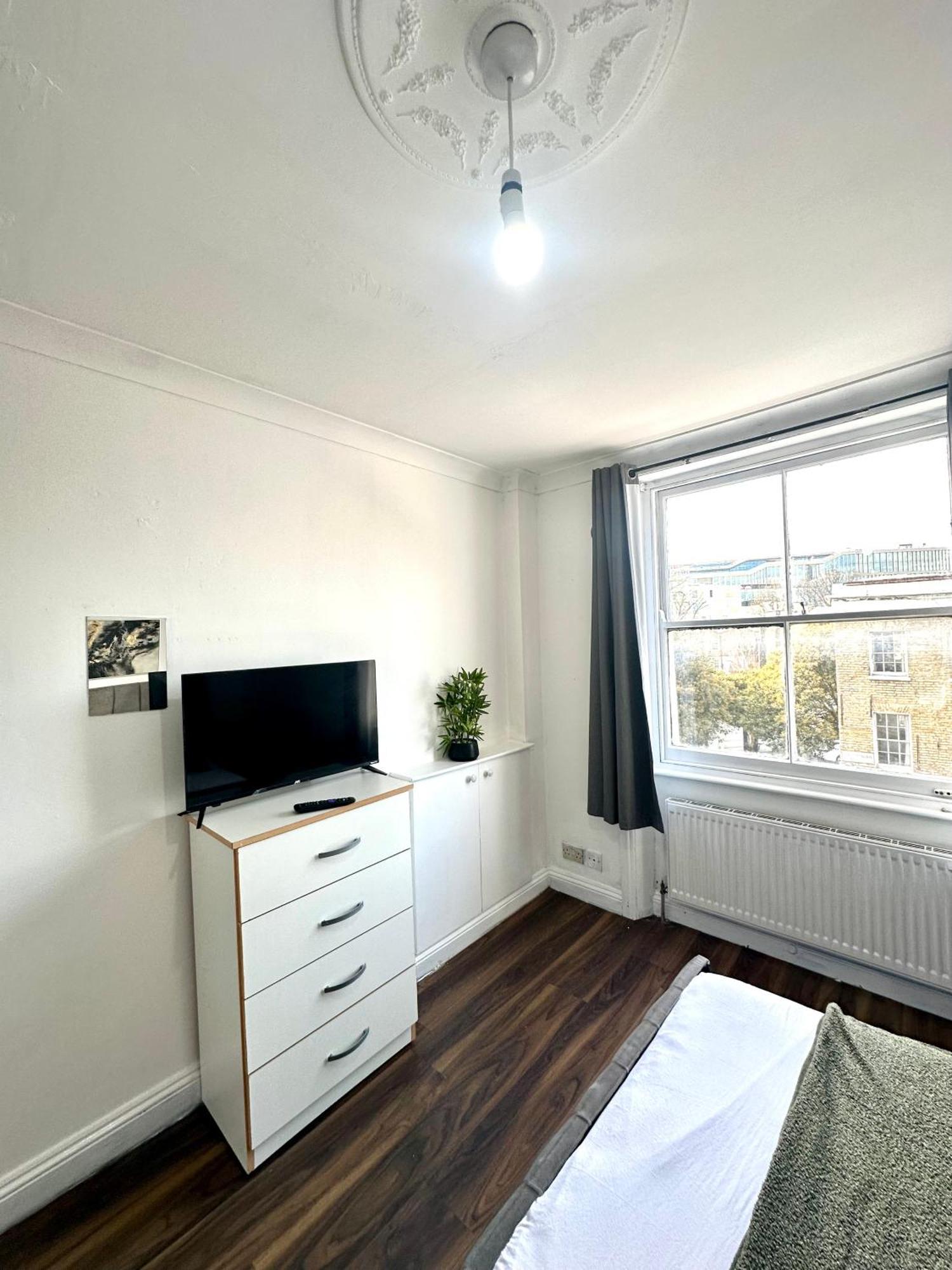 Spacious 4- Bedroom Flat! Kings Cross, St Pancras * Londen
