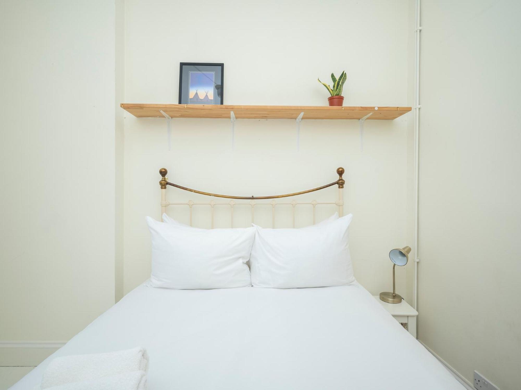 Pass The Keys Airy 1850s Coach House With Private Balcony Londres