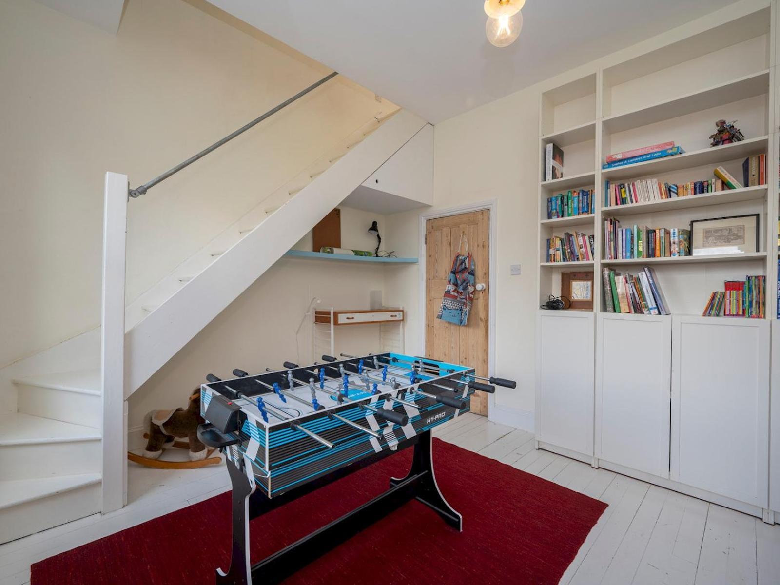 Pass The Keys Airy 1850s Coach House With Private Balcony Hébergement de vacances Londres