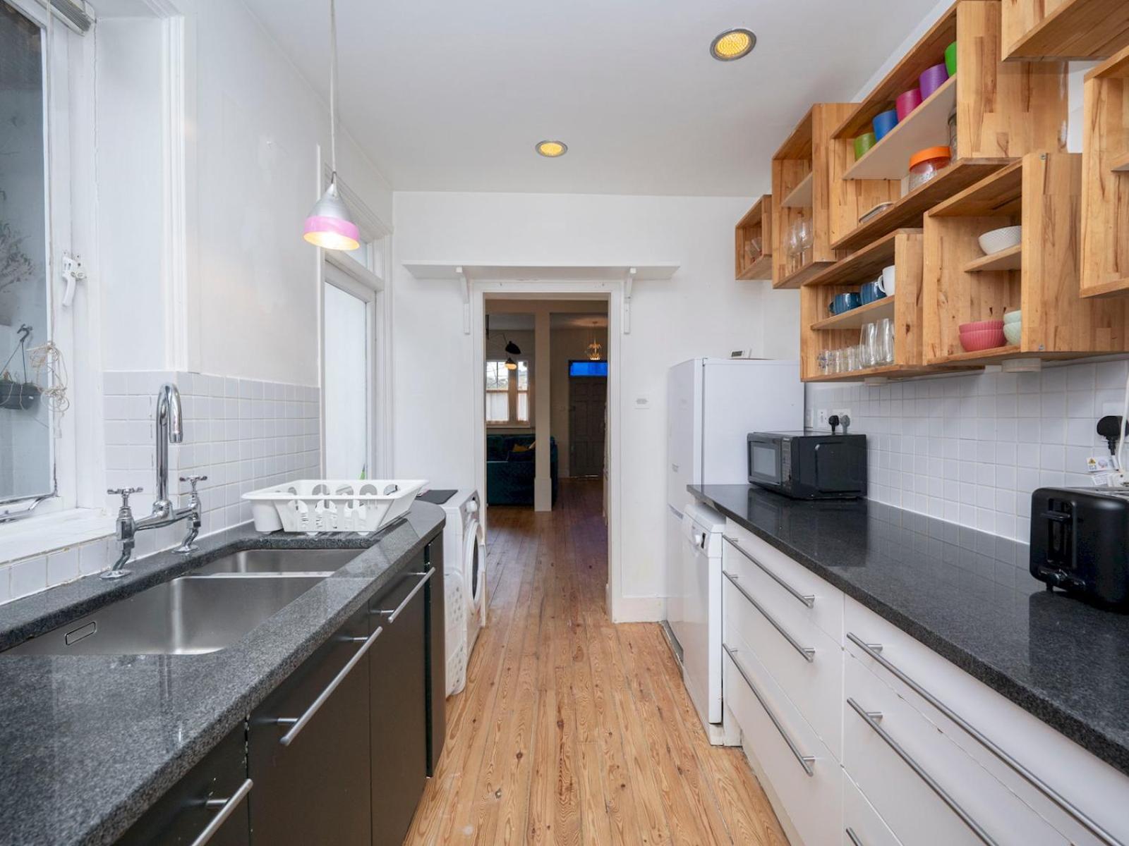 Pass The Keys Airy 1850s Coach House With Private Balcony * Londres