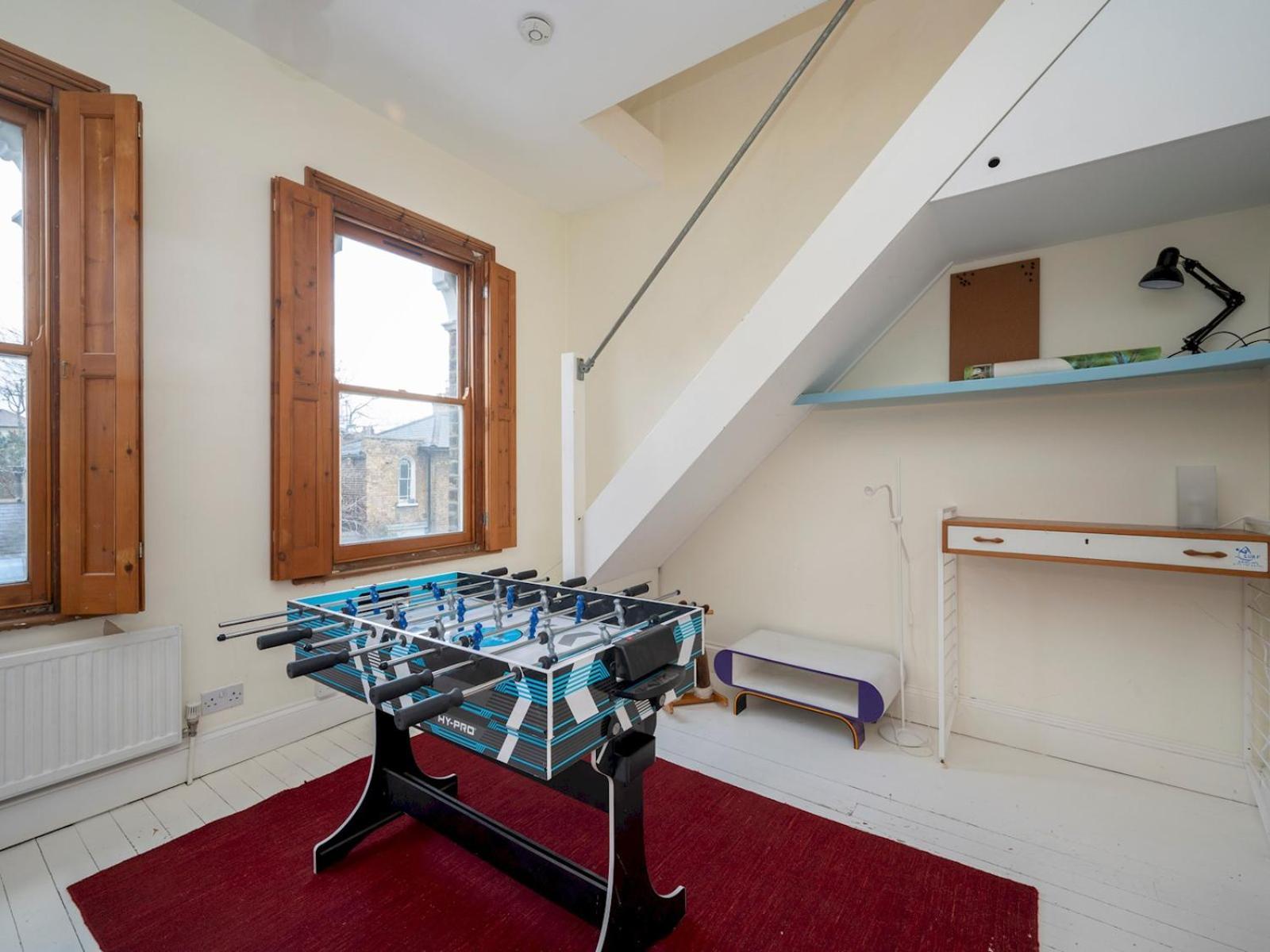 Hébergement de vacances Pass The Keys Airy 1850s Coach House With Private Balcony