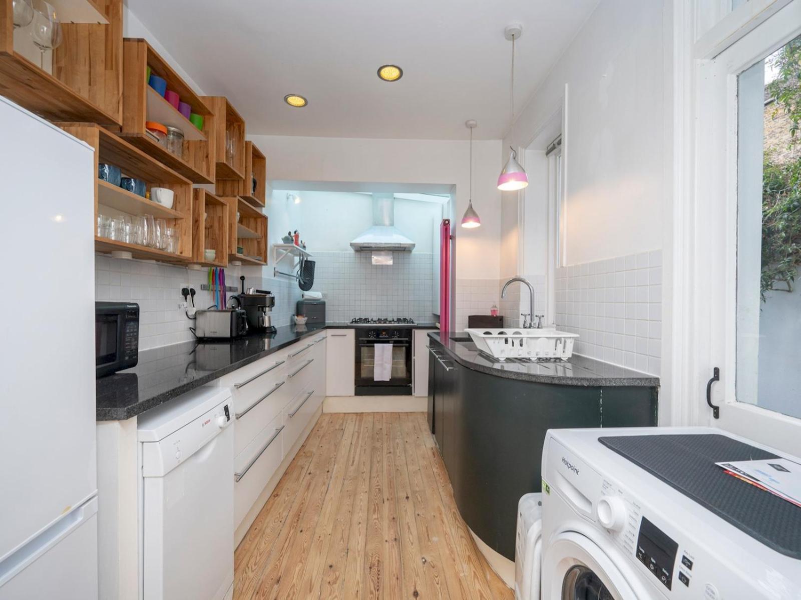 Pass The Keys Airy 1850s Coach House With Private Balcony * Londres