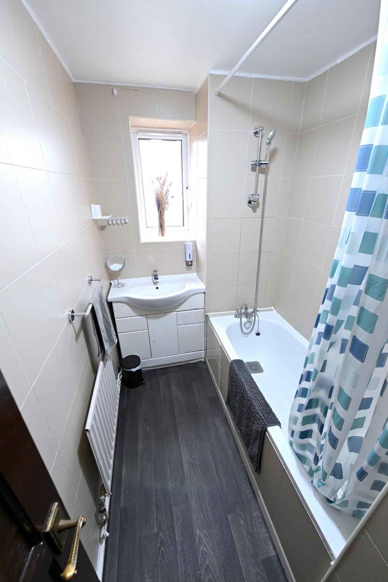 Stunning 2-bedroom Lägenhet *