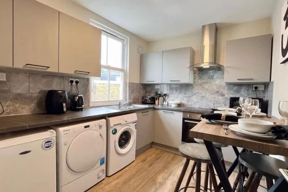 Apartment Netflix Heart Of Battersea Wd Self Check-in Desk *