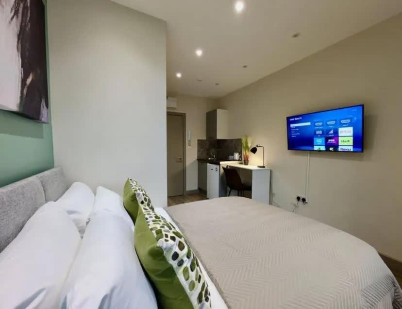 Netflix Heart Of Battersea Wd Self Check-in Desk London