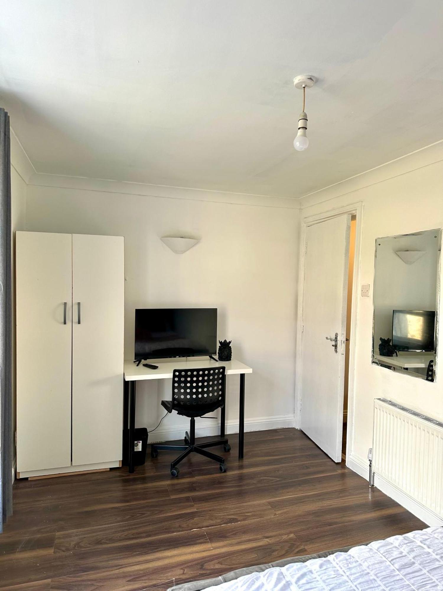 Stunning 4 Bedroom Flat In Kingscross, St Pancras! Apartment London