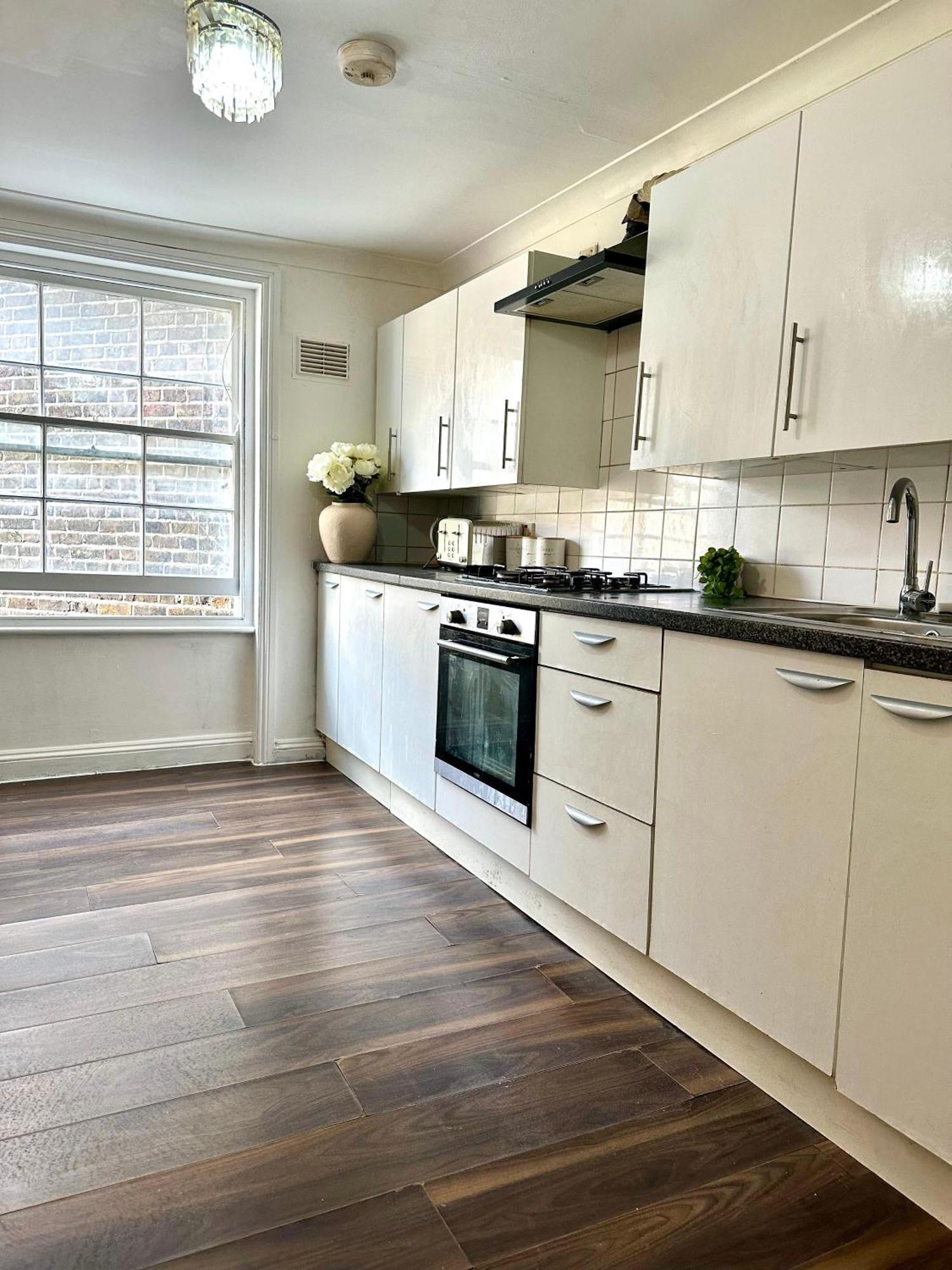 Stunning 4 Bedroom Flat In Kingscross, St Pancras! Apartment *