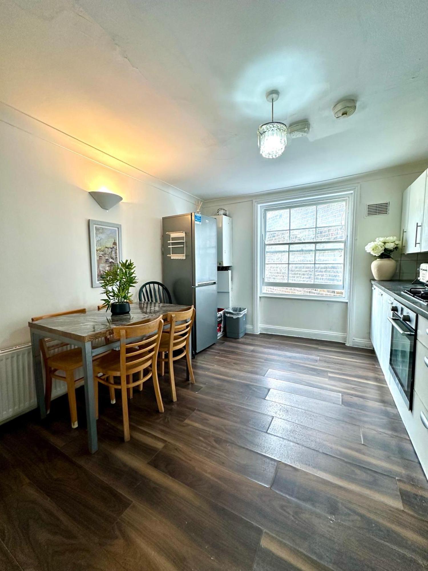 Stunning 4 Bedroom Flat In Kingscross, St Pancras! * London