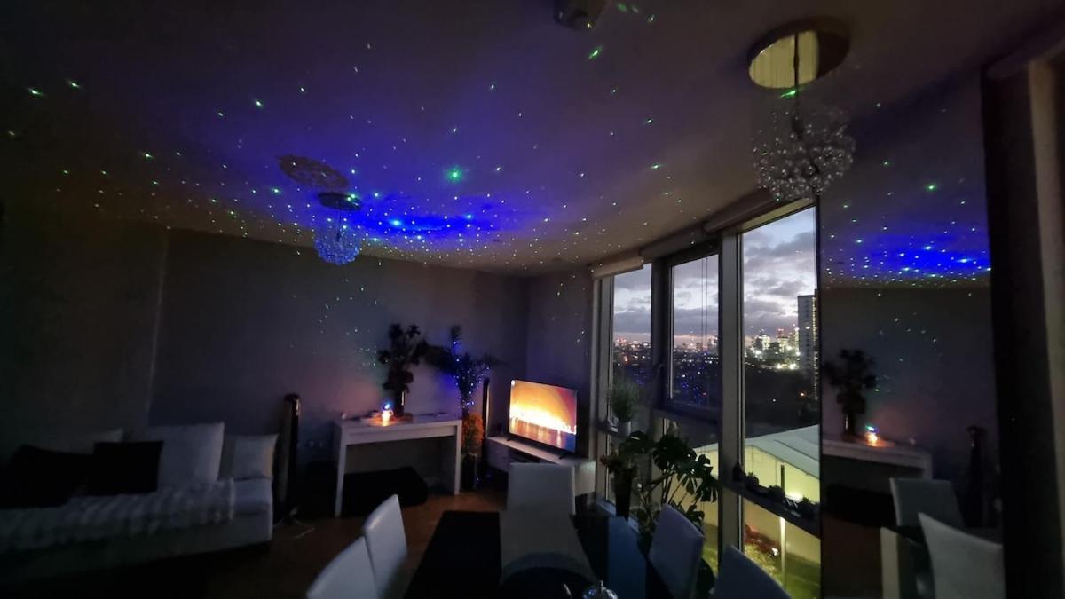 Stunning 2 Bedroom 2 Bathroom Flat With Panoramic View Apartment London