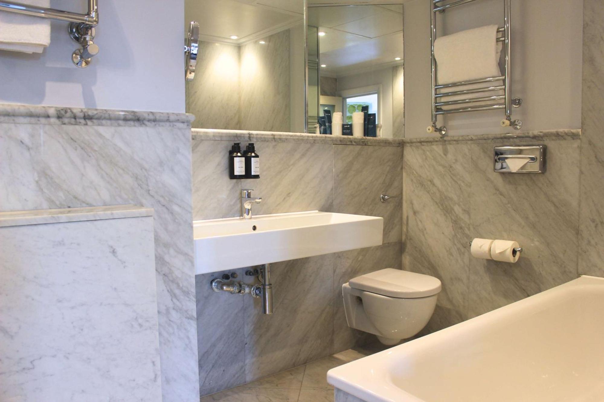 Radisson Blu Hotel, Tottenham Court Road - Formerly Kenilworth London