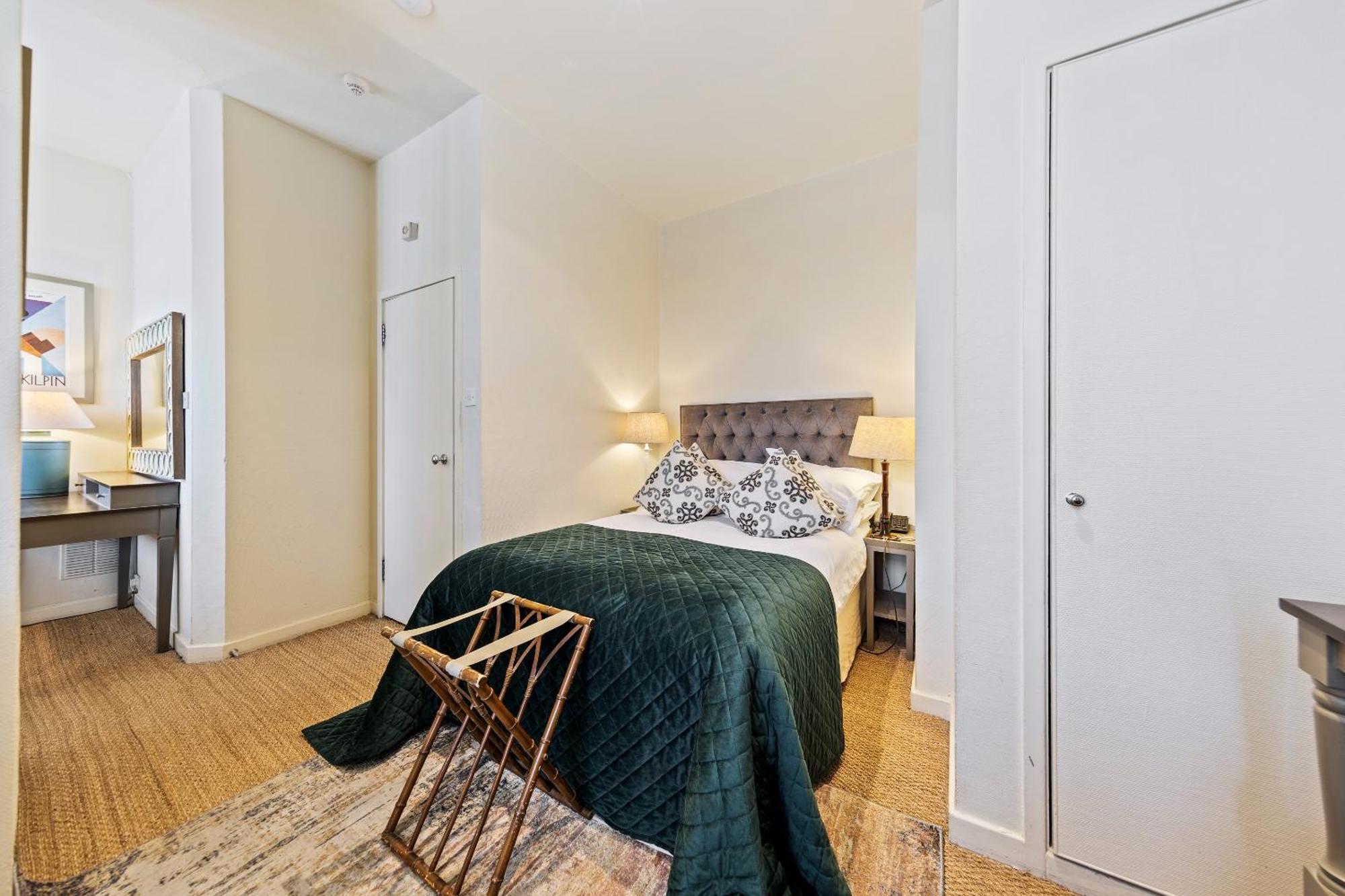 Vancouver And Hotell 3*