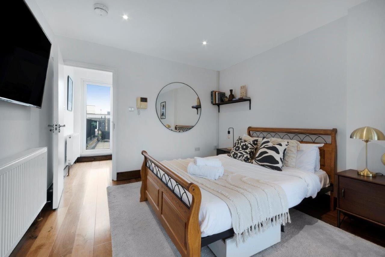 Huge Shoreditch Apartment- Private Roof Terrace Apartment