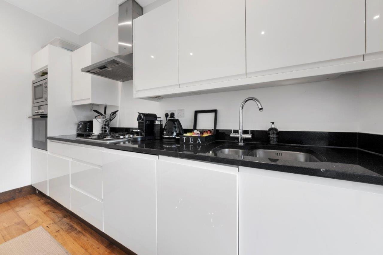 Huge Shoreditch Apartment- Private Roof Terrace