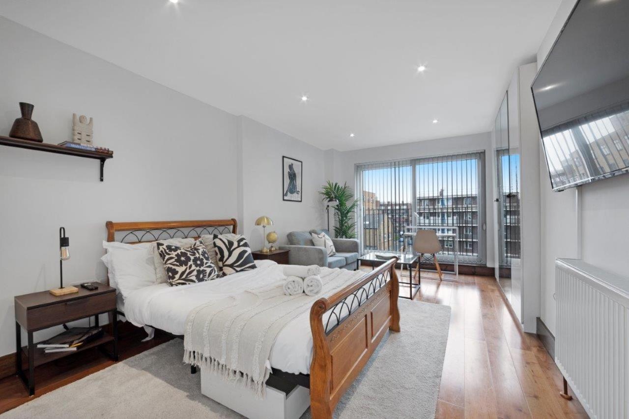 Huge Shoreditch Apartment- Private Roof Terrace Apartment *