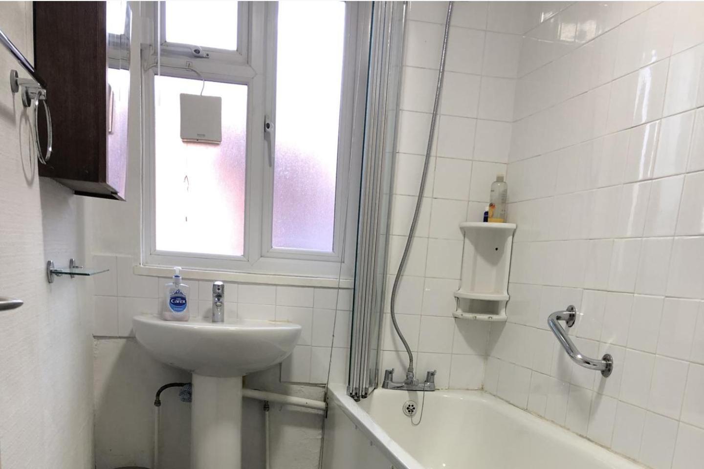 Apartment Lovely One-bed To Rent In