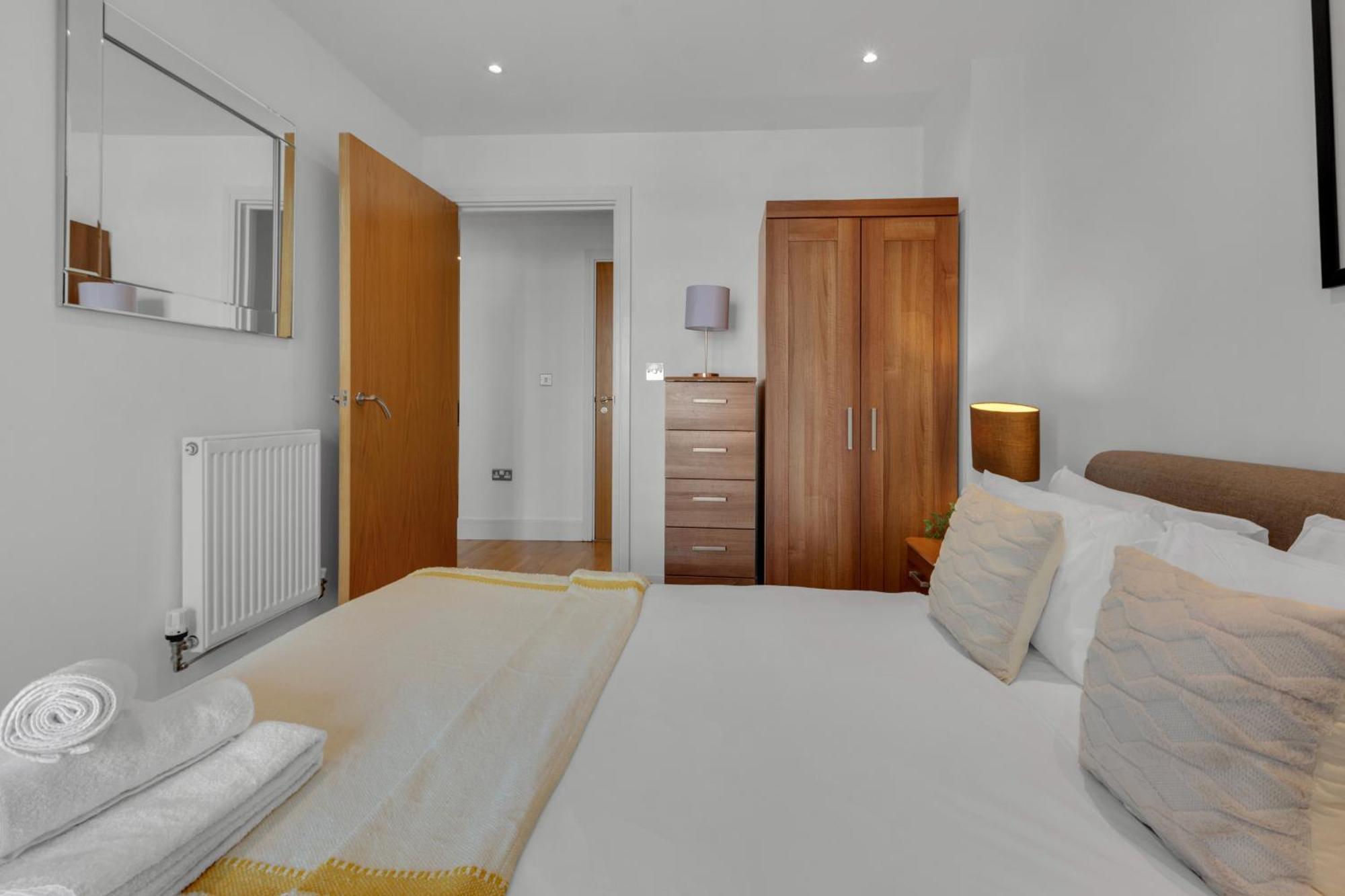 Mysquare Two Bedroom Serviced In Indescon Square Apartment *