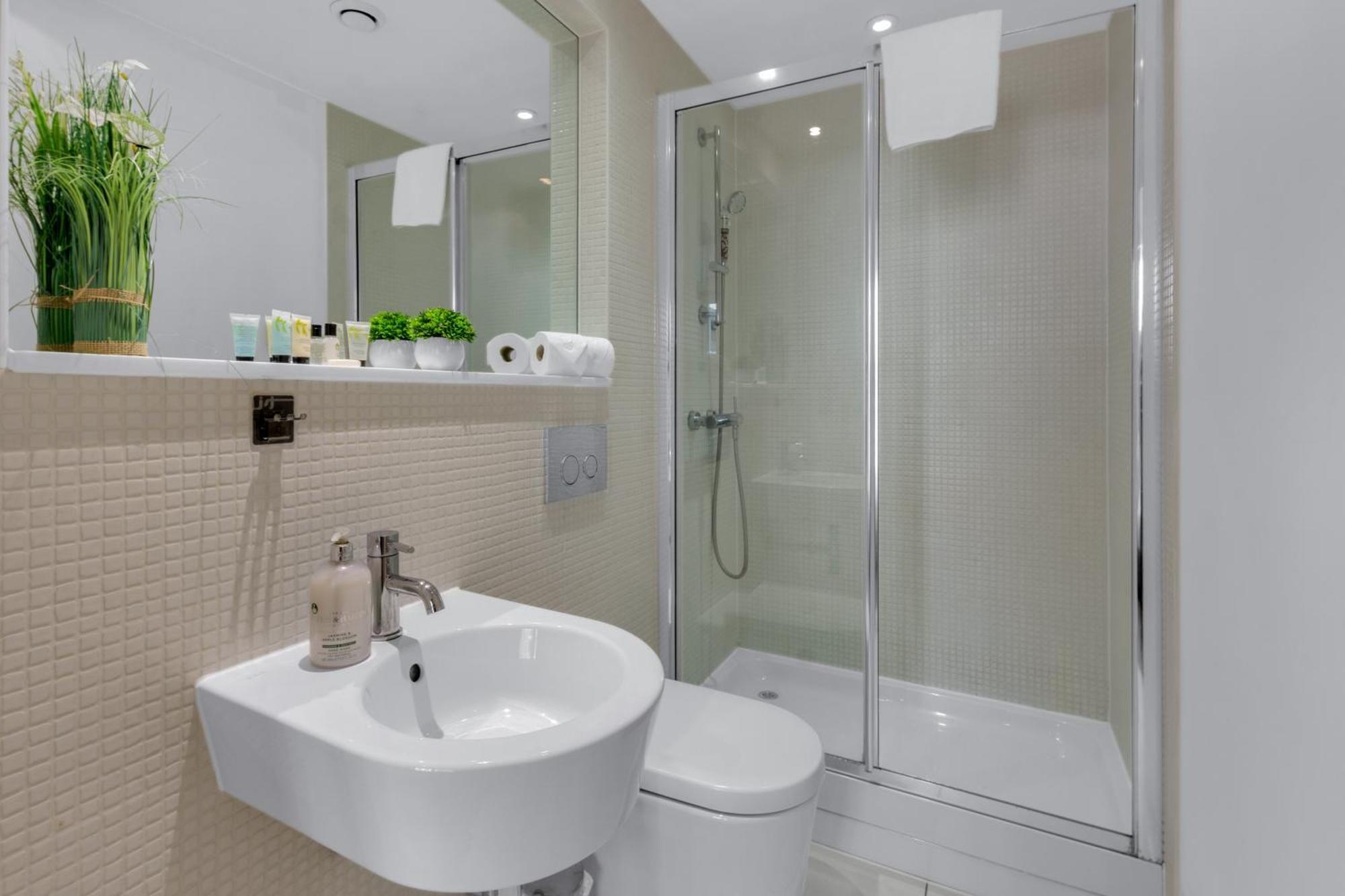 Mysquare Two Bedroom Serviced In Indescon Square