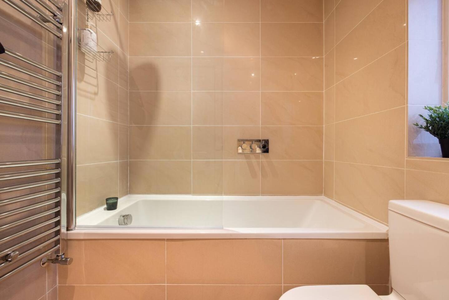 Niru Experience Huge Private Terrace Apartment London