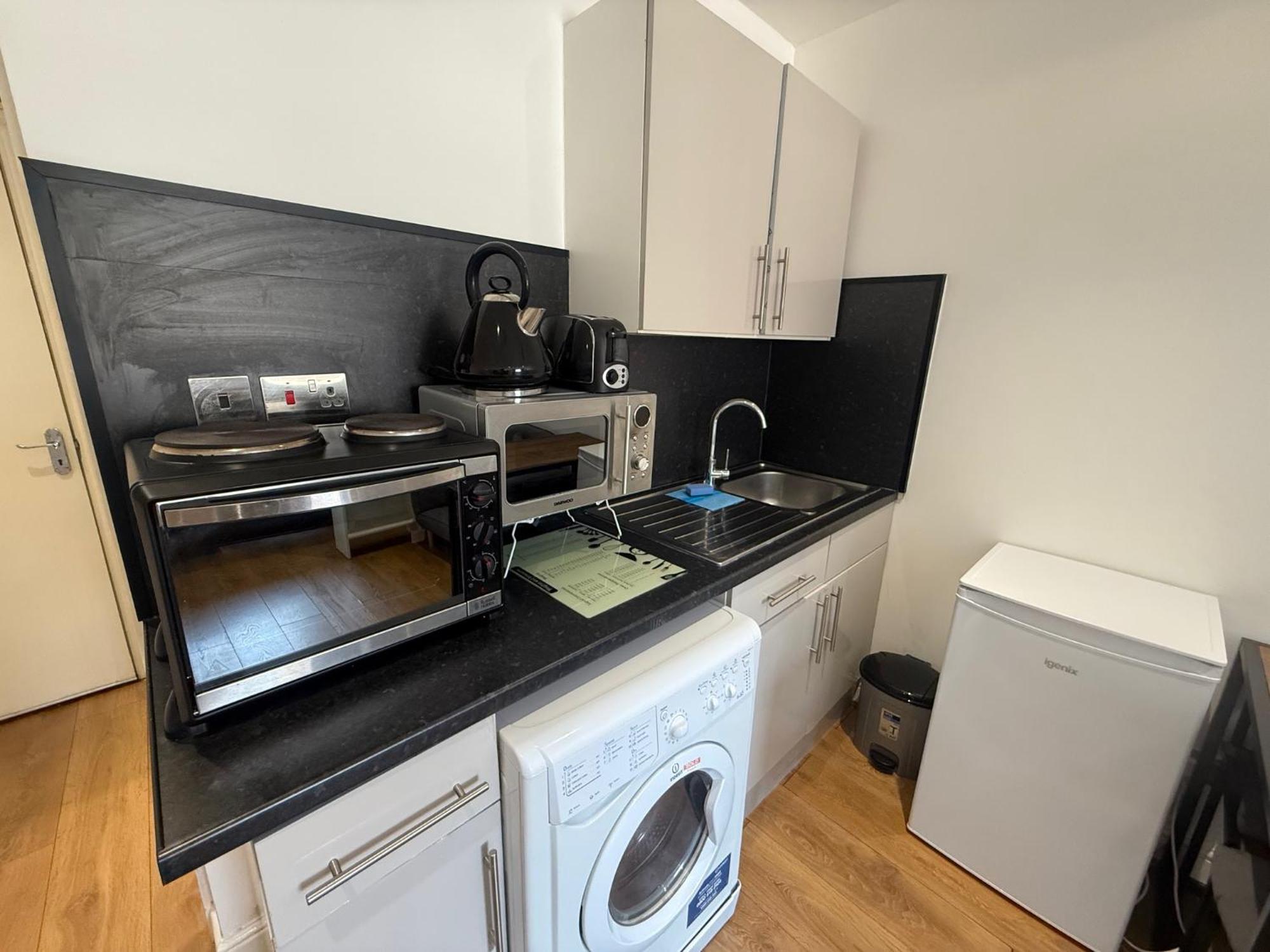 Cosy - Finchley Road Londra